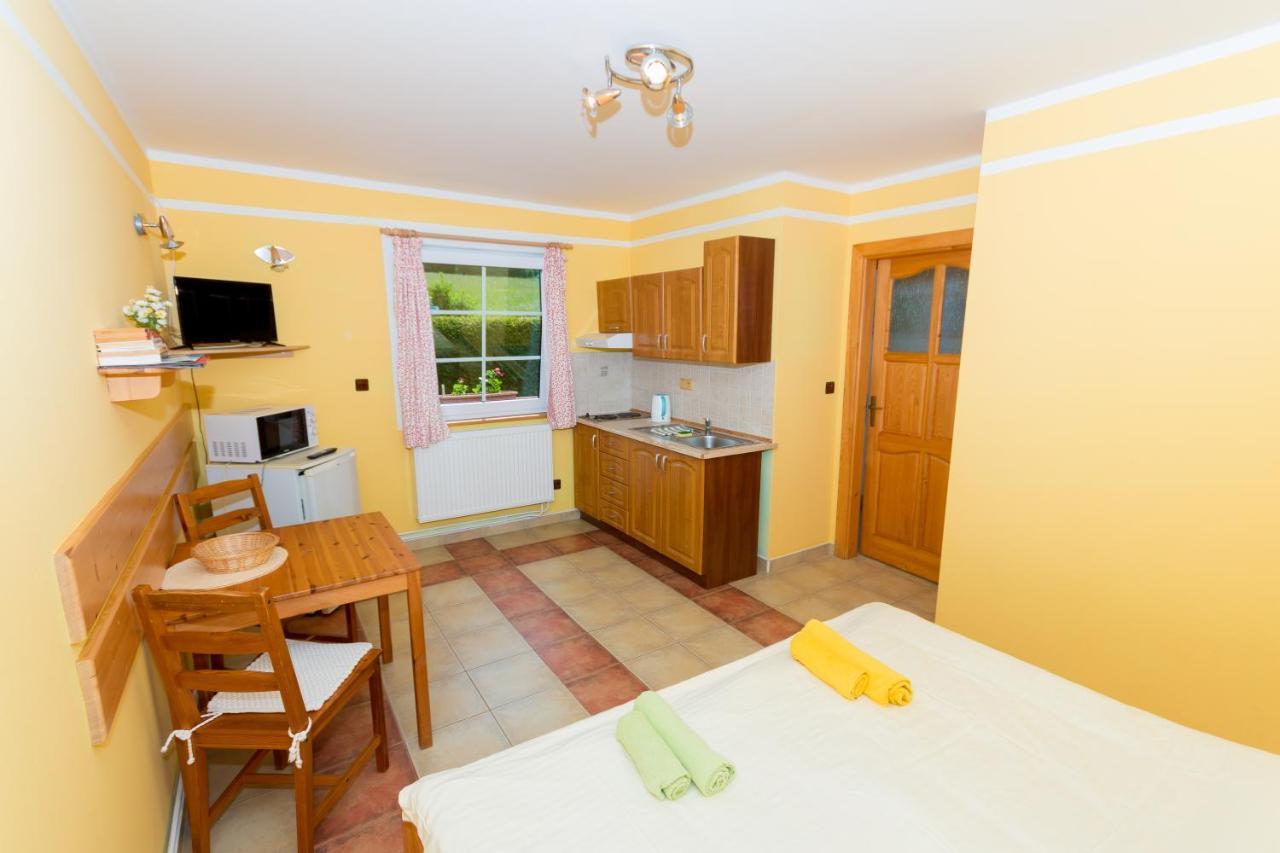 Apartments U Jezera Cerna Черна-в-Пошумави Экстерьер фото