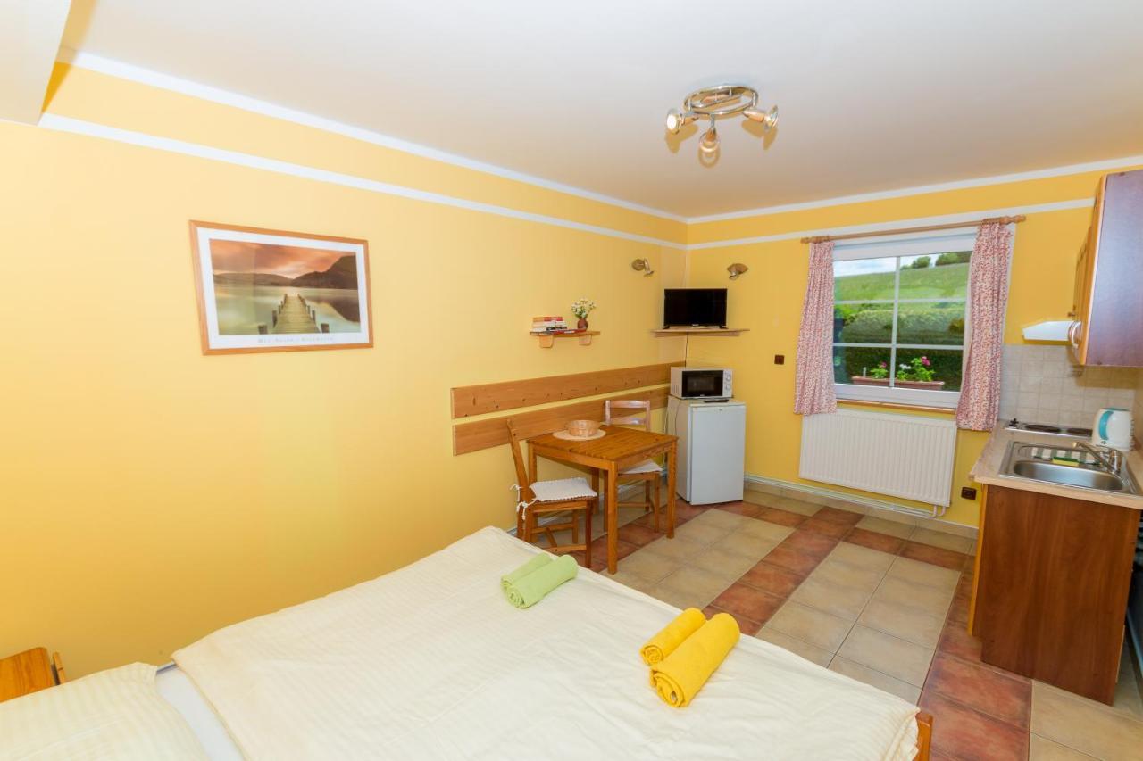 Apartments U Jezera Cerna Черна-в-Пошумави Экстерьер фото
