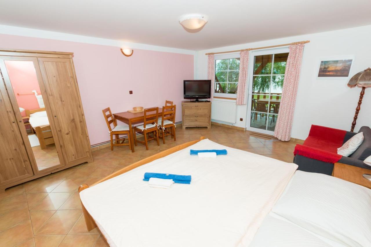 Apartments U Jezera Cerna Черна-в-Пошумави Экстерьер фото